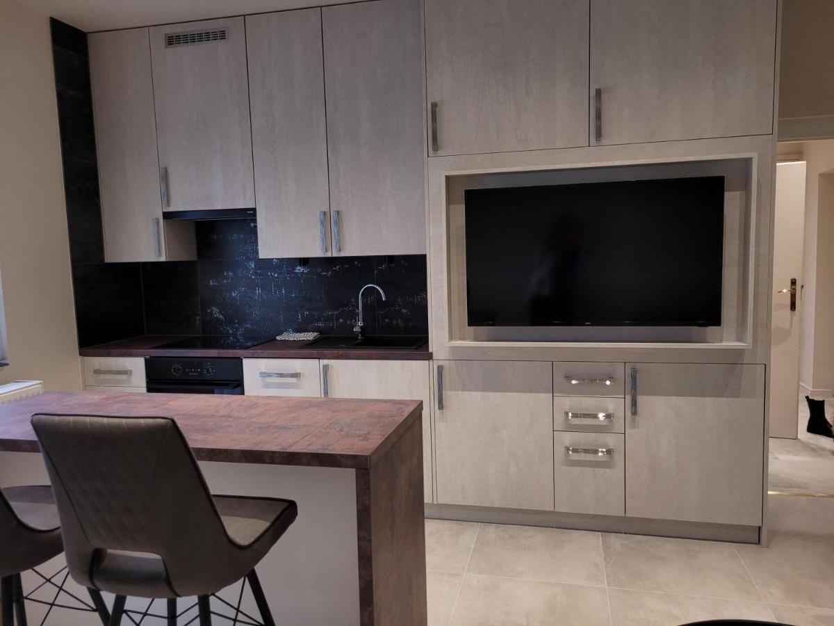 דברצן Lara II Apartman מראה חיצוני תמונה