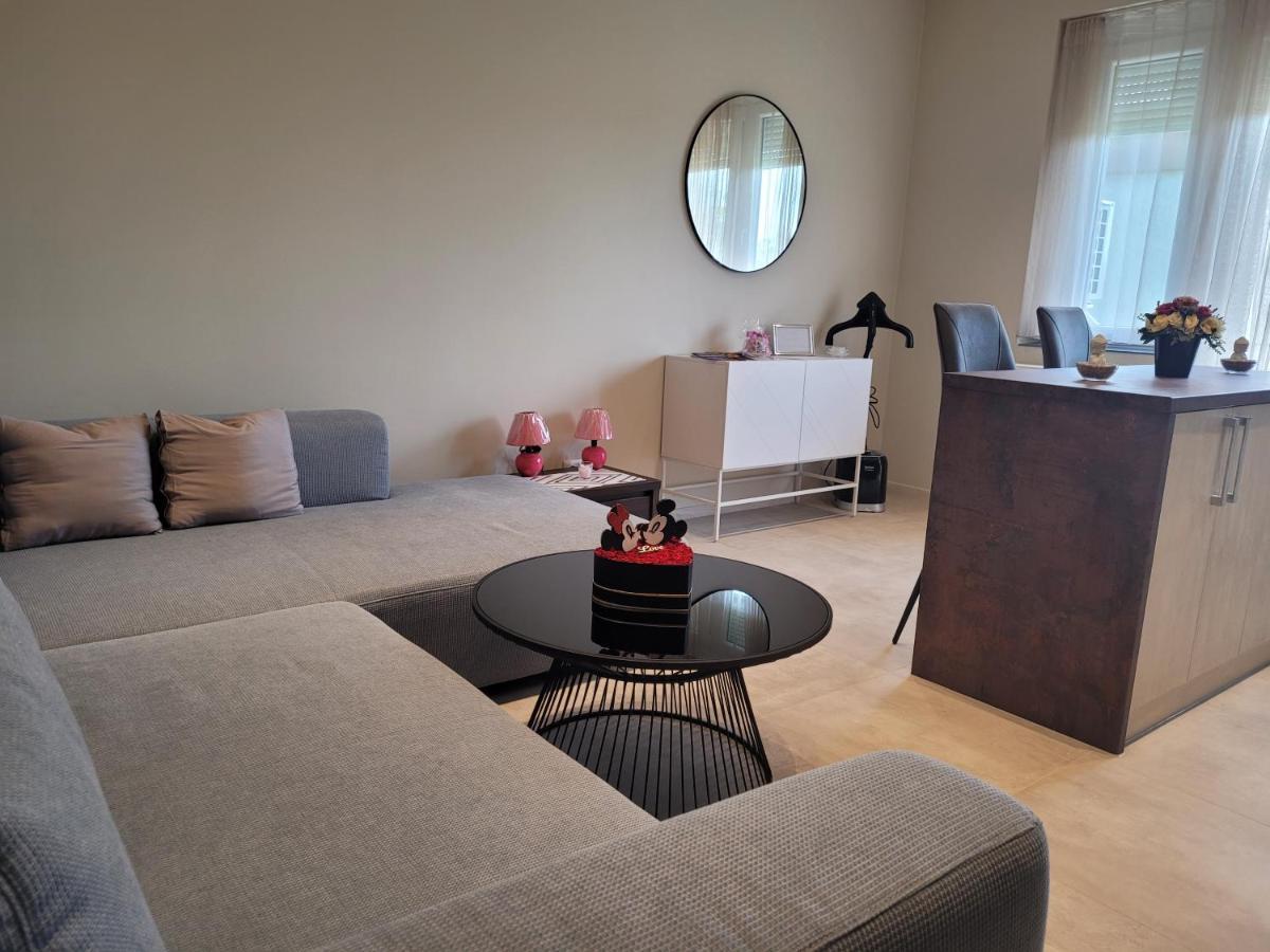דברצן Lara II Apartman מראה חיצוני תמונה