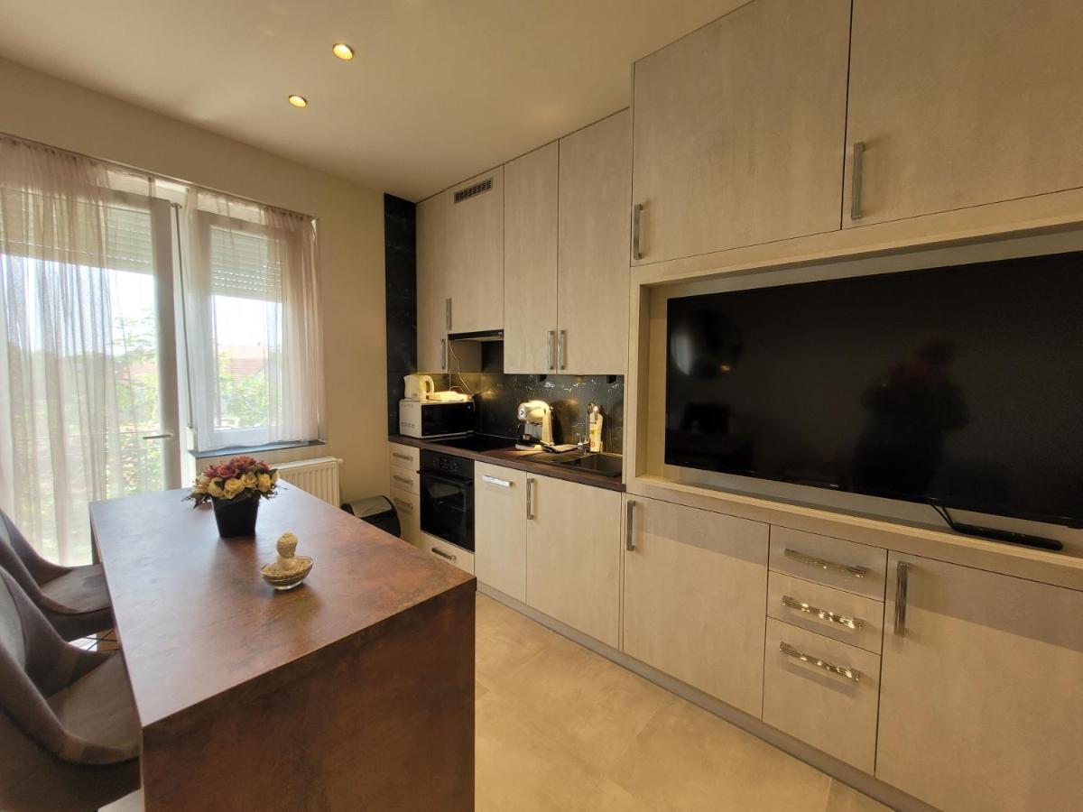 דברצן Lara II Apartman מראה חיצוני תמונה
